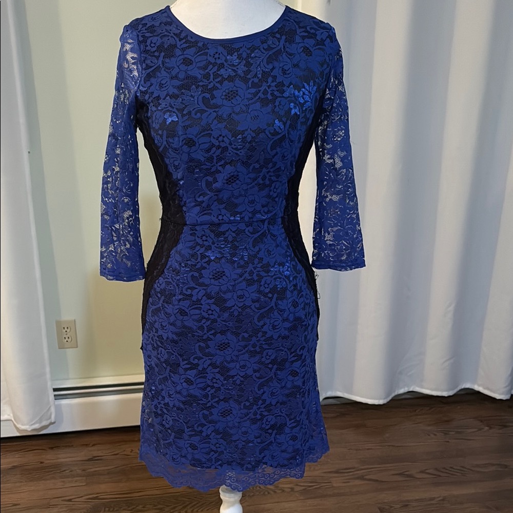 Blue Sheath Dress with 3/4 Sleeves and Crew Neck